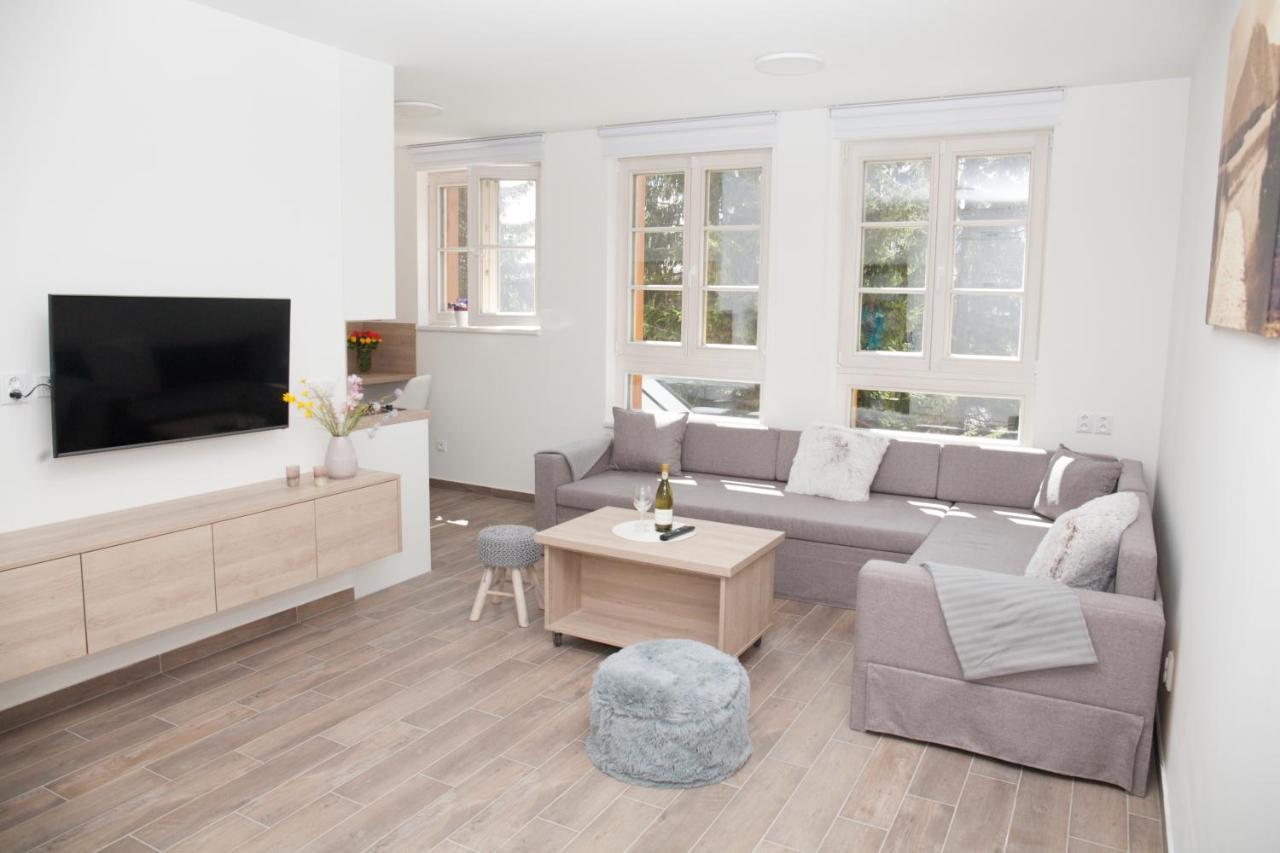 J4 Apartment