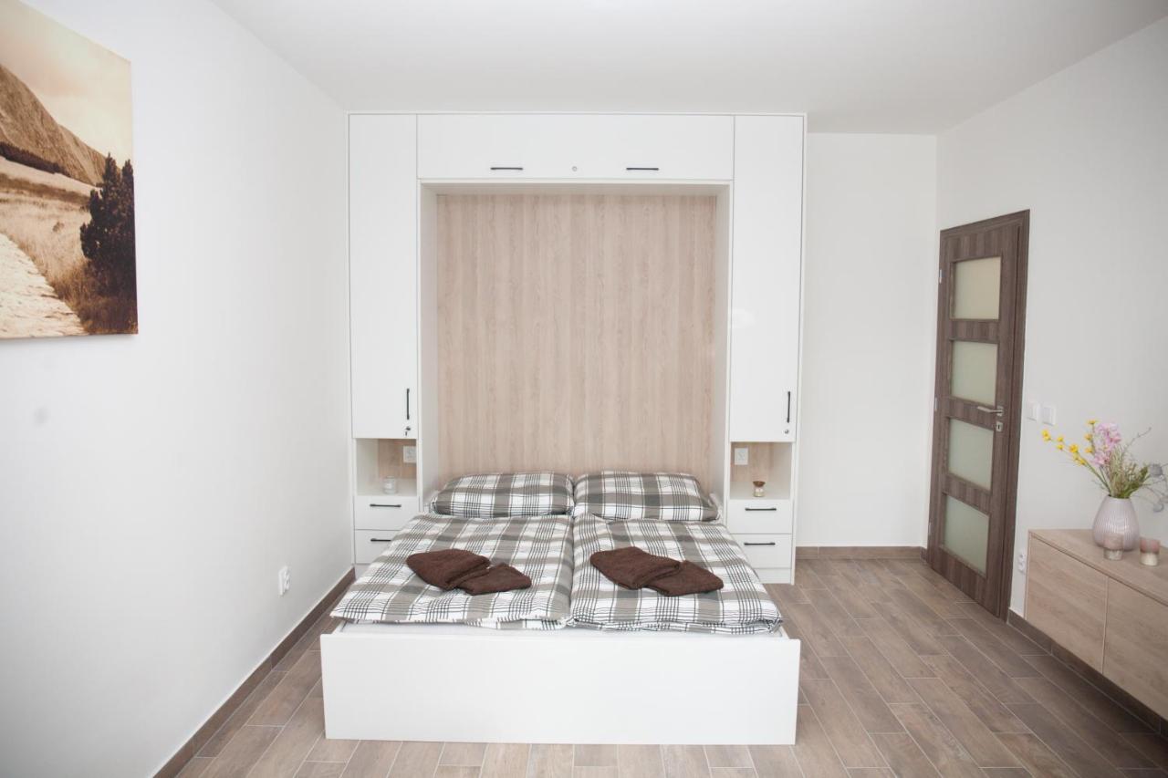 J4 Apartment *