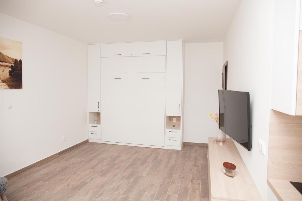 Apartment J4