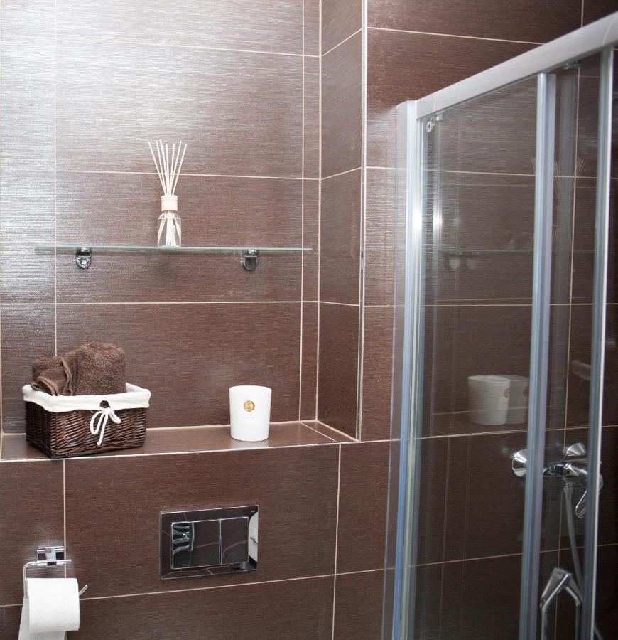 J4 Apartment