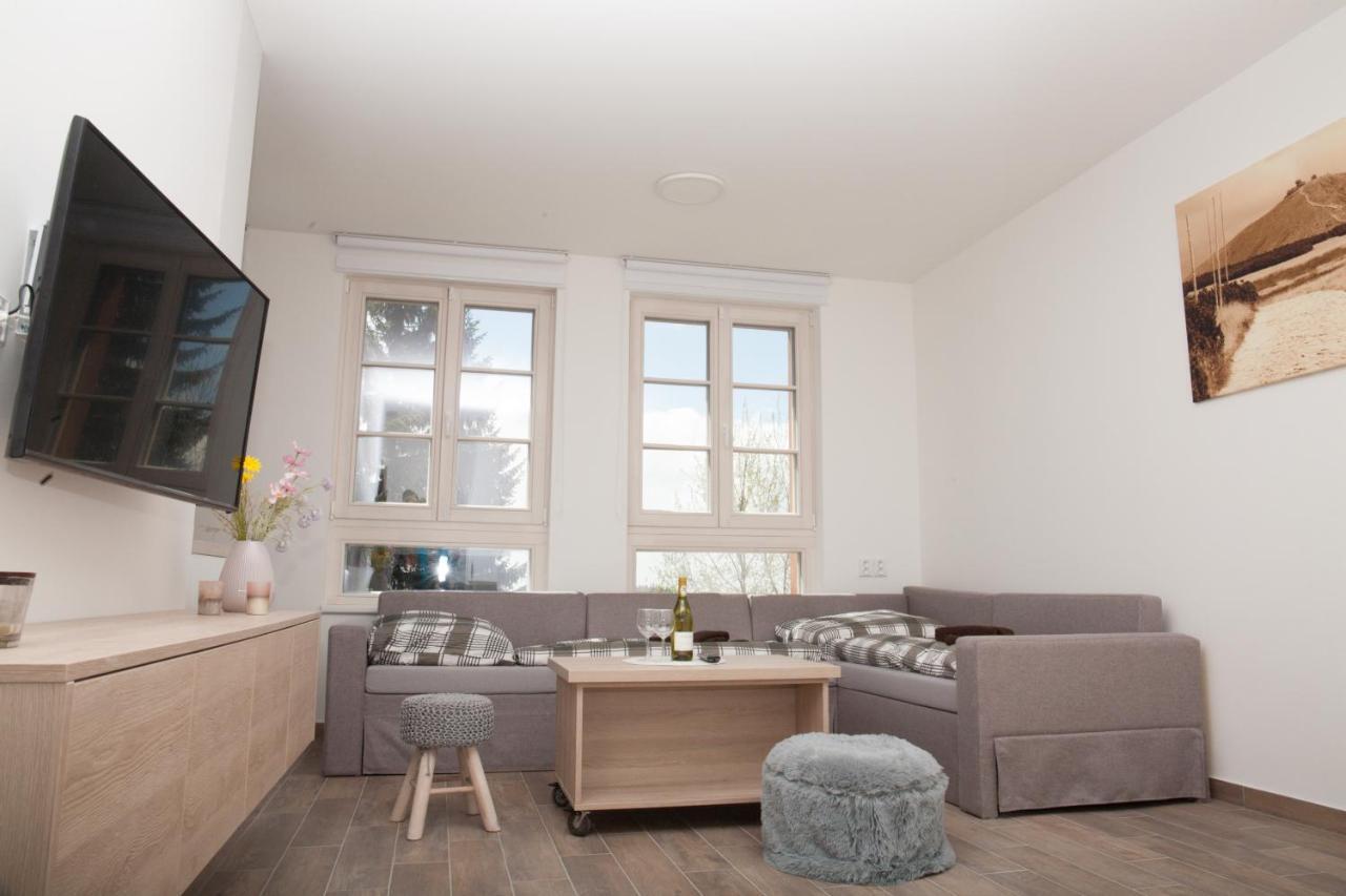 J4 Apartment