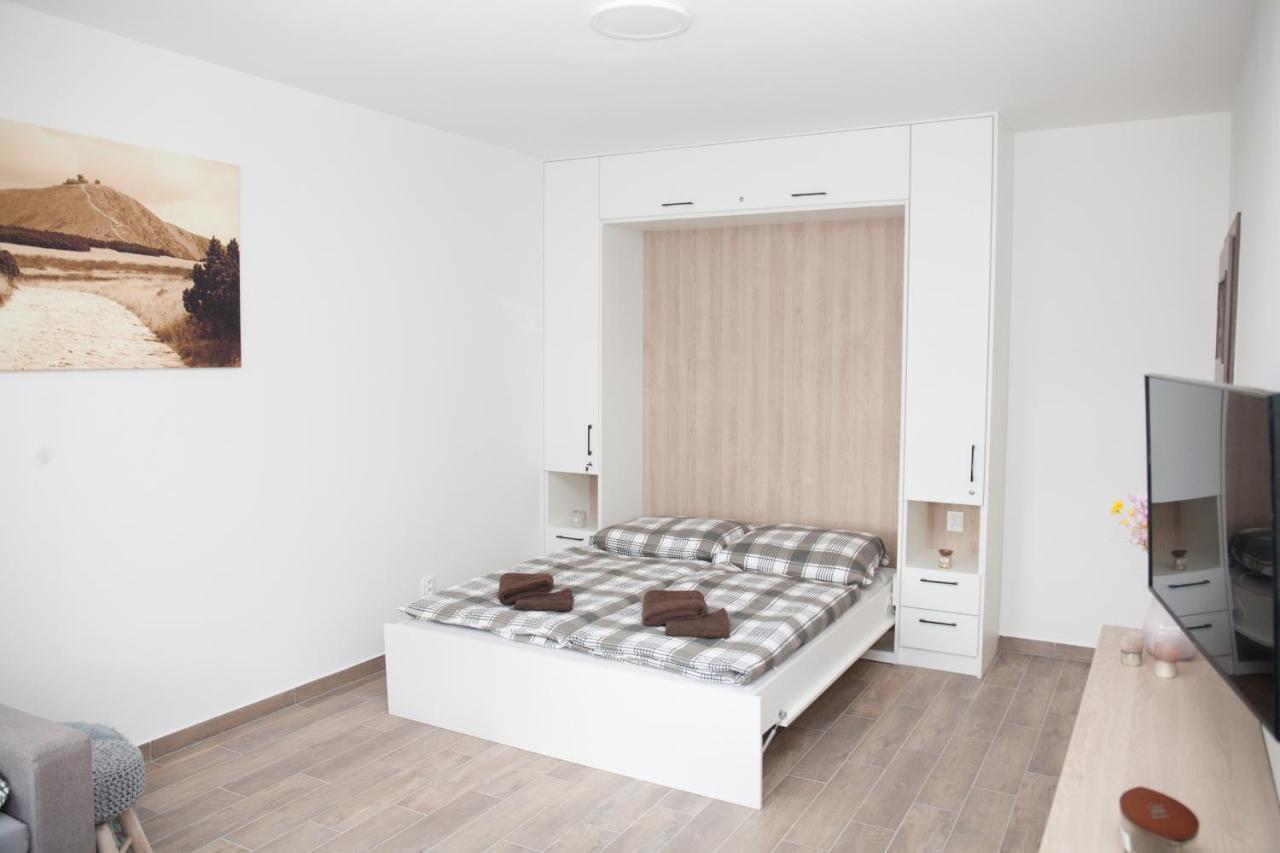 J4 Apartment