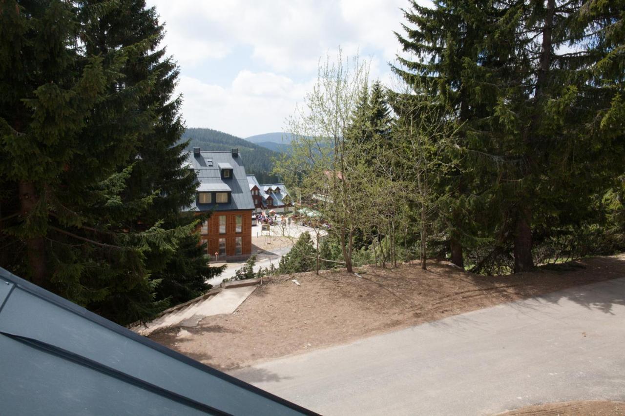 Apartment J4 *