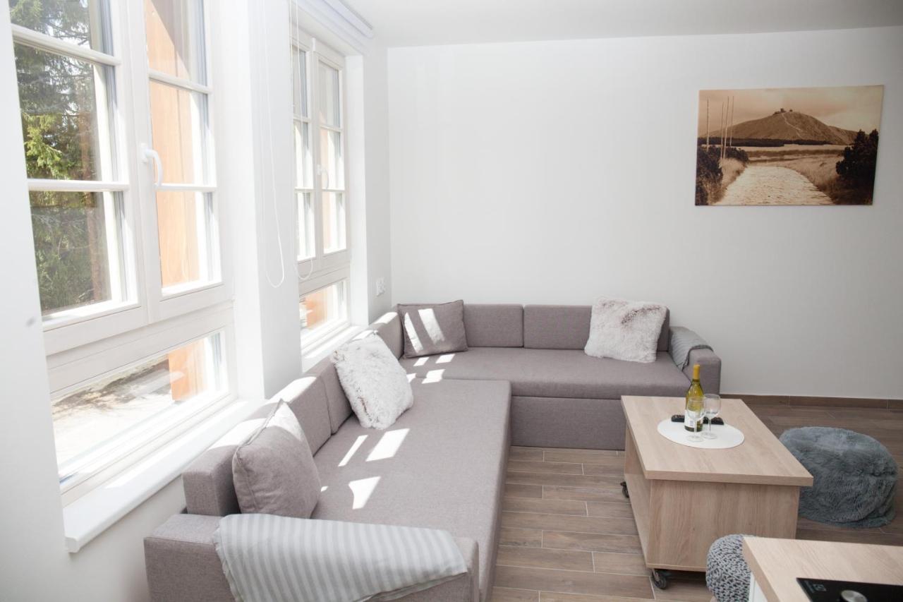 J4 Apartment