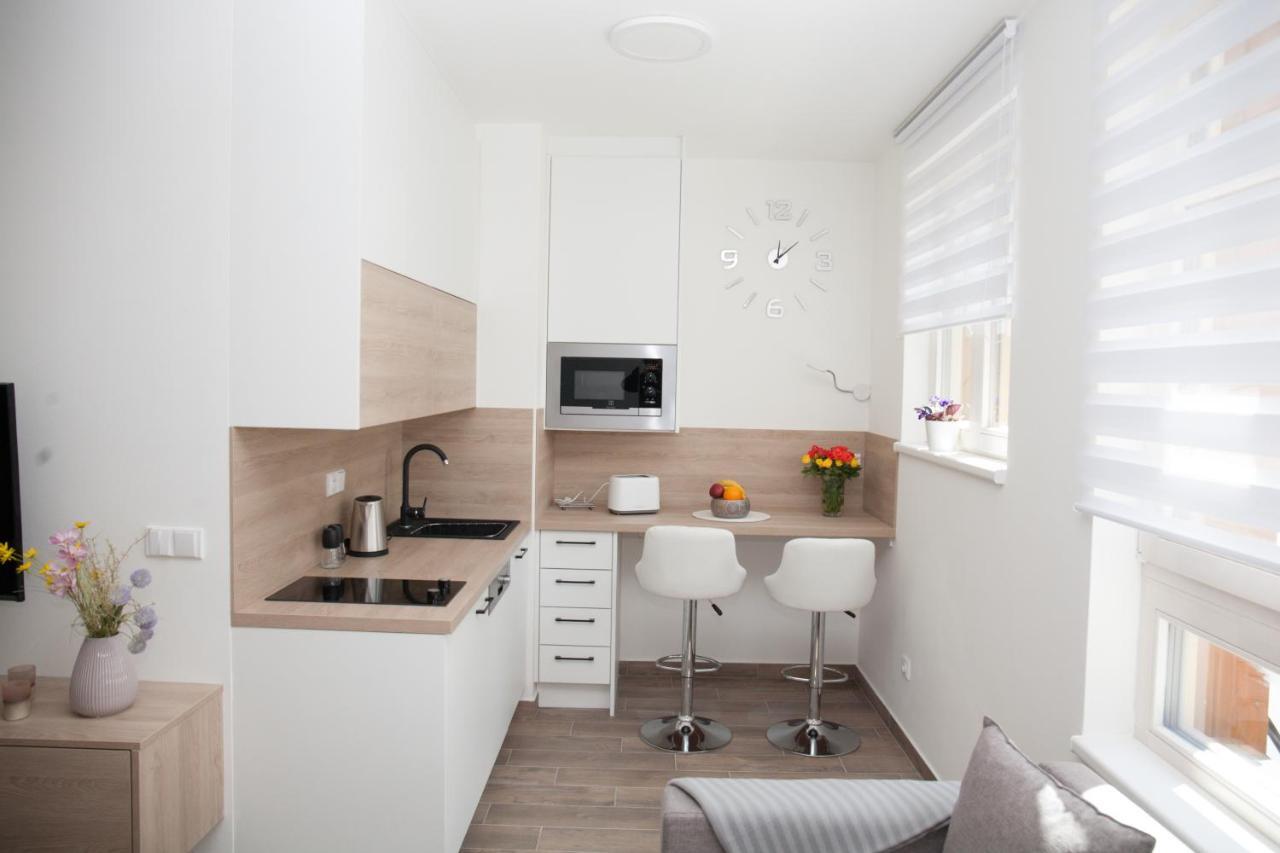 J4 Apartment *