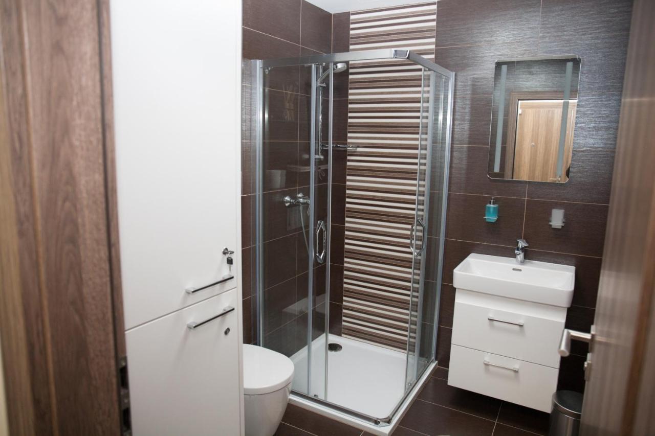 J4 Apartment *